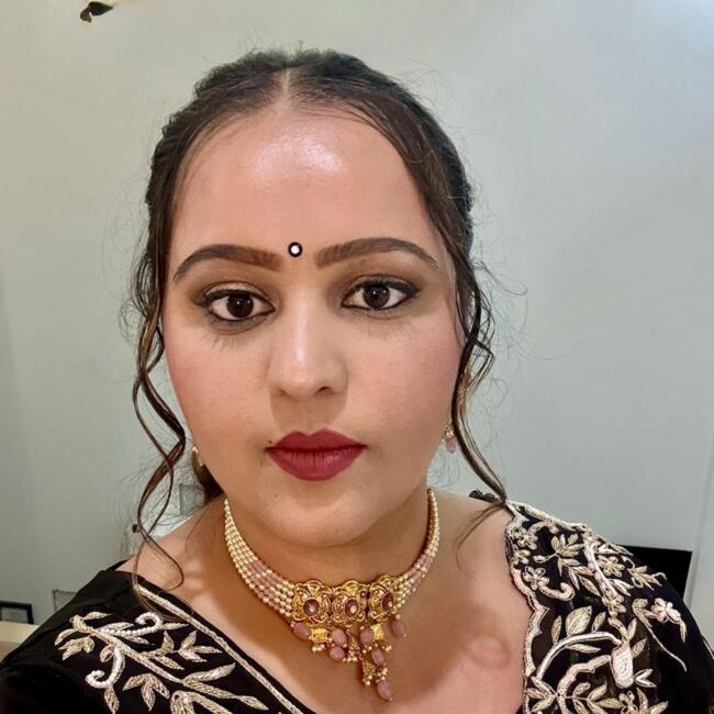 Nanny in Surrey: Amanpreet