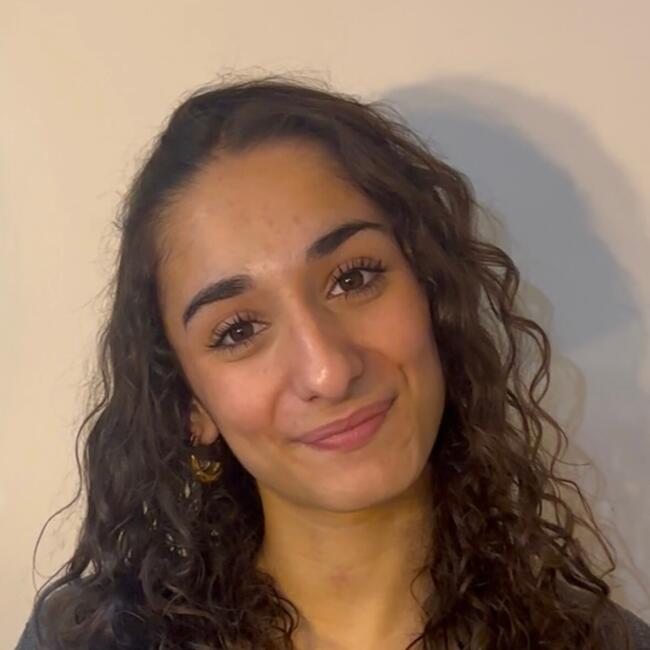 Babysitter in Lugon-et-l'Île-du-Carnay: Maïté