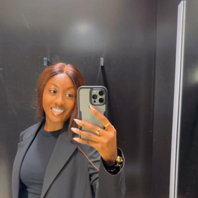 Babysitter in Le Mont-sur-Lausanne: Vanellya