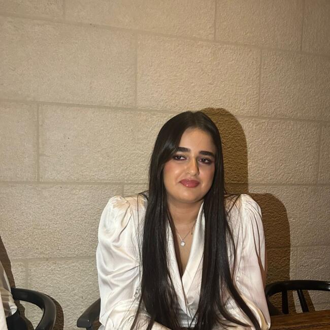 בייביסיטר ב- פתח תקווה: אביה