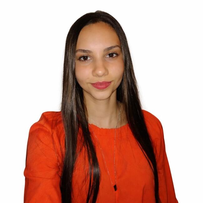 Babysitter in Curitiba: Larissa