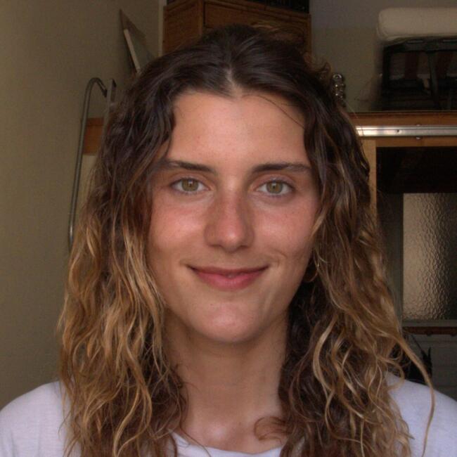 Babysitter in Sergy: Elise