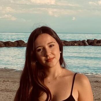 Babysitter in Torrent: Lara