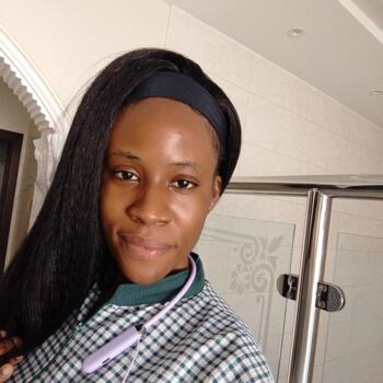 جليسة أطفال في المدينة: Mercy