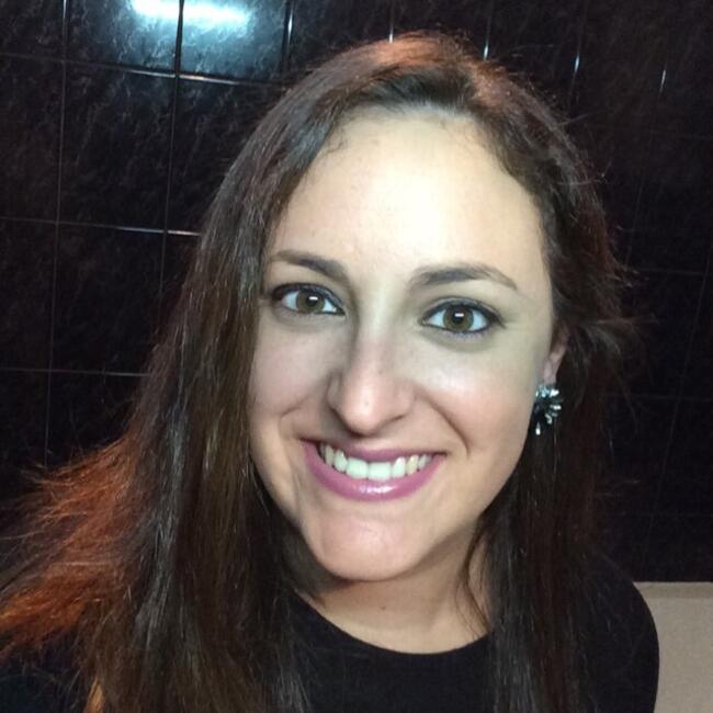 Trabalho de babysitting em Horta: Leila