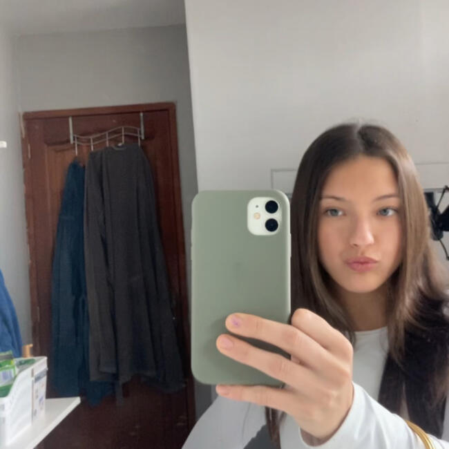 Babysitter in Marseille: Lili