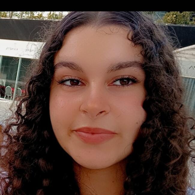 Babysitter in Rennes: Amina