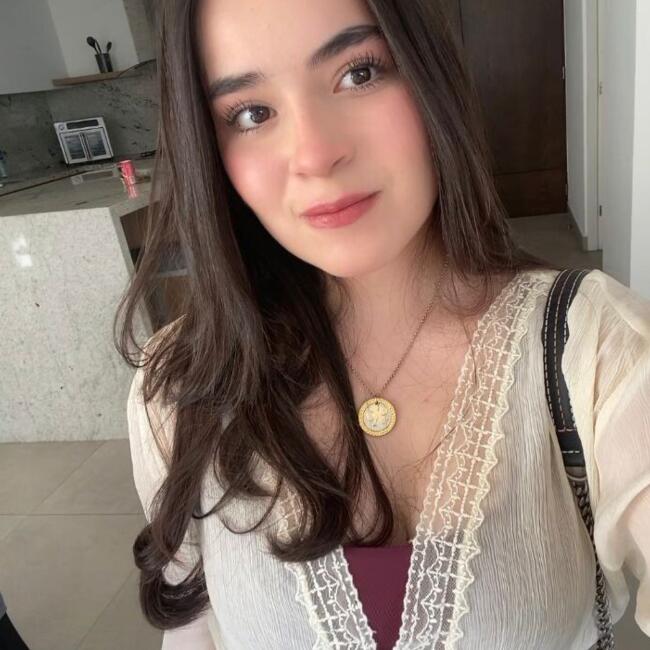 Babysitter in Santa Catarina: Valeria