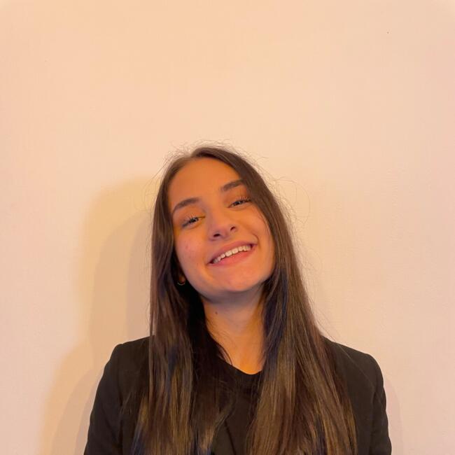 Babysitter in Saint-Sulpice-la-Pointe: Candice