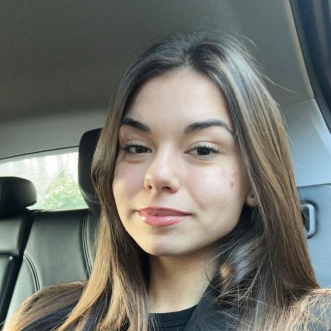 Babysitter in Noisy-sur-École: Enola