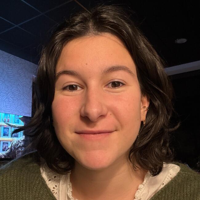 Babysitter in Nantes: Jade