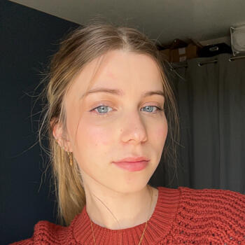 Babysitter in Laplume: Elodie