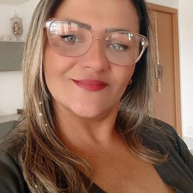 Babá em Goiânia: Regiania da Silva