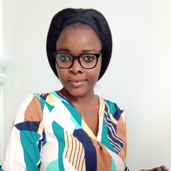 Babysitter in Évry: Lionie