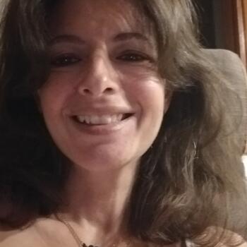 Nanny Athens: Βίκυ