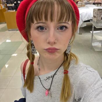 Babysitter in Red Bluff: Alexia