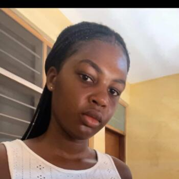 Babysitter in Afuaman: Hellen Naa Meriba