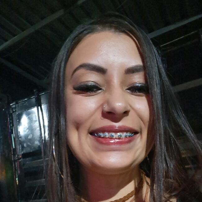 Babysitter in Poços de Caldas: Monique