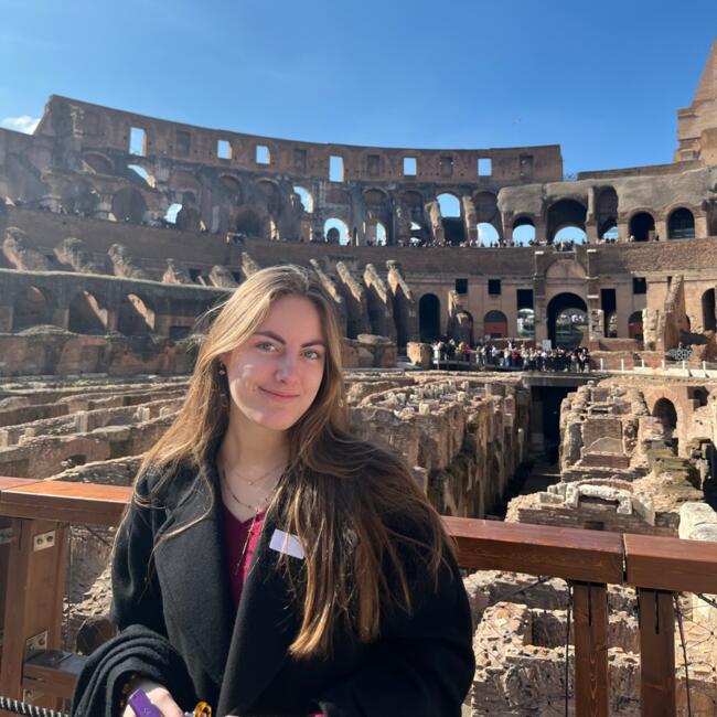 Babysitter in Boulogne-Billancourt: Louise