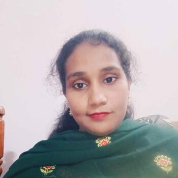 बेबीसिटर Podanūr Junction: Ayesha