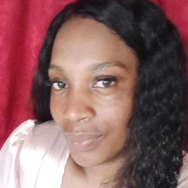 Babysitter in L'Hospitalet de Llobregat: Elaine Madali