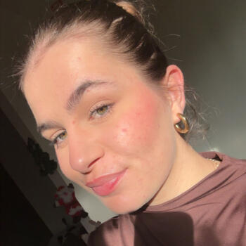 Babysitter in Saint-Étienne-du-Rouvray: Lila