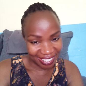 جليسة أطفال الدوحة: Rose