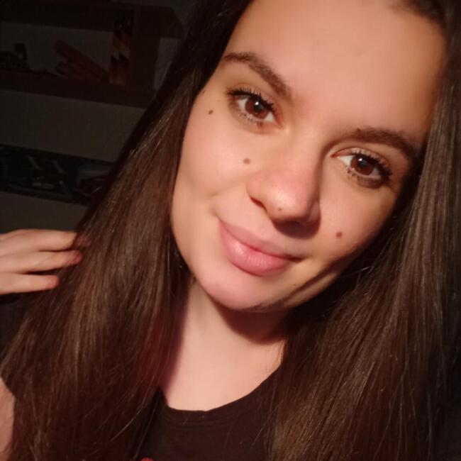 Babysitter in Nyergesújfalu: Eszter