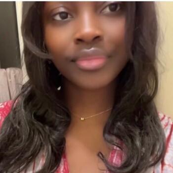 Babysitter in Cergy: Chrisna