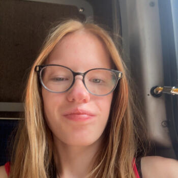 Baby-sitter in Burlington: Ellysha