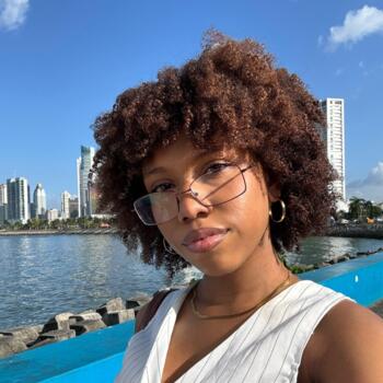 Babysitter Panama City: Kaily