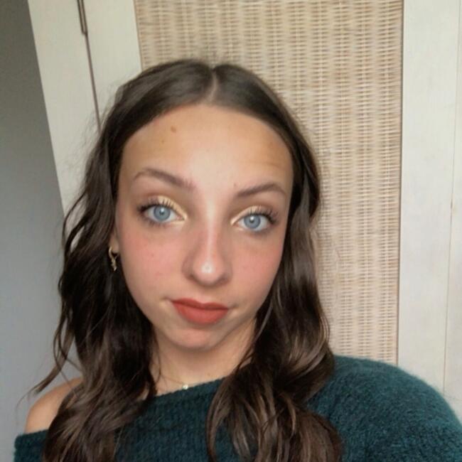 Babysitter in Parigné-l'Évêque: Esther