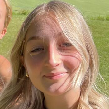 Babysitter in DeKalb: Adelina