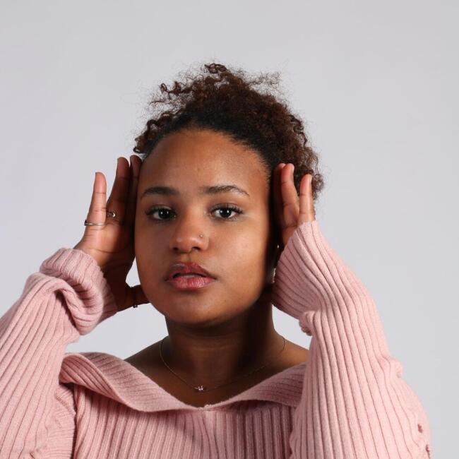 Tata a Bra: Darichelle Mariet