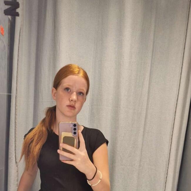 Nanny in Saint-Quentin-de-Baron: Emma