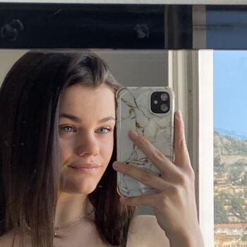 Baby-sitter in Hyères: Lisa