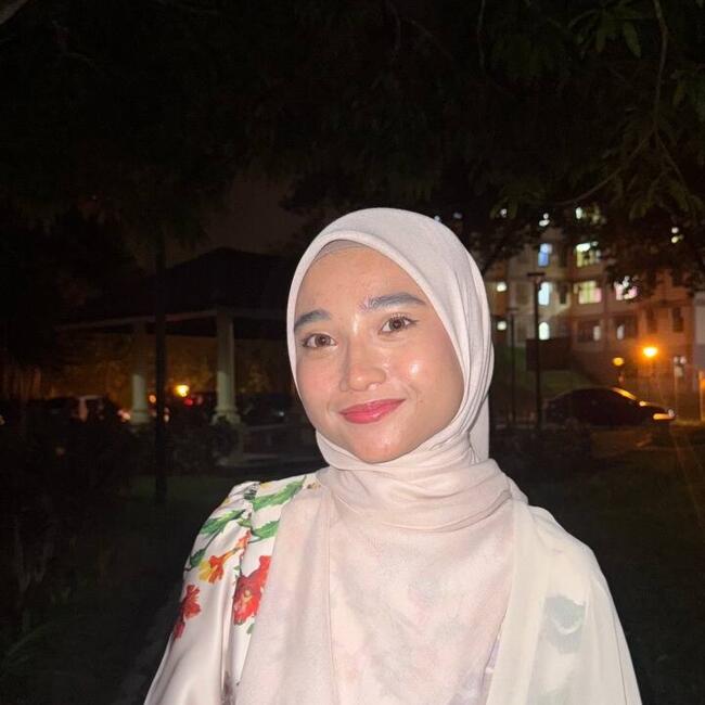 Pengasuh di Kampung Setia: Aishah