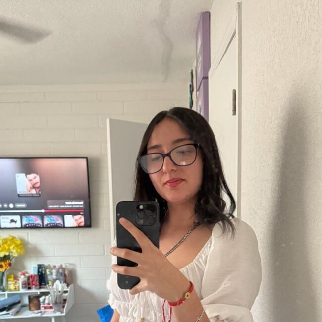 Babysitter in Phoenix: Andrea