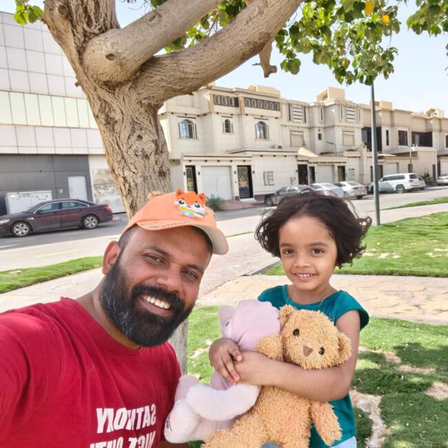 وظيفة جليسة أطفال في الرياض: Ajith