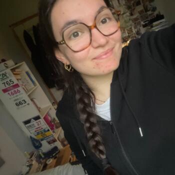 Babysitter in Saint-Clair-de-Halouze: Léane