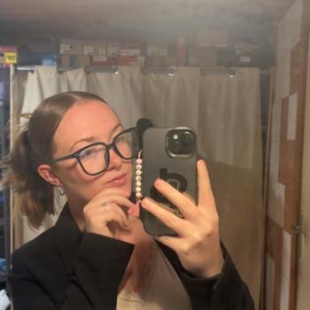 Babysitter in Bassigney: Manon