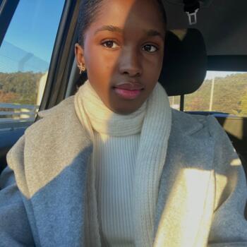 Babysitter em Sintra: Laura