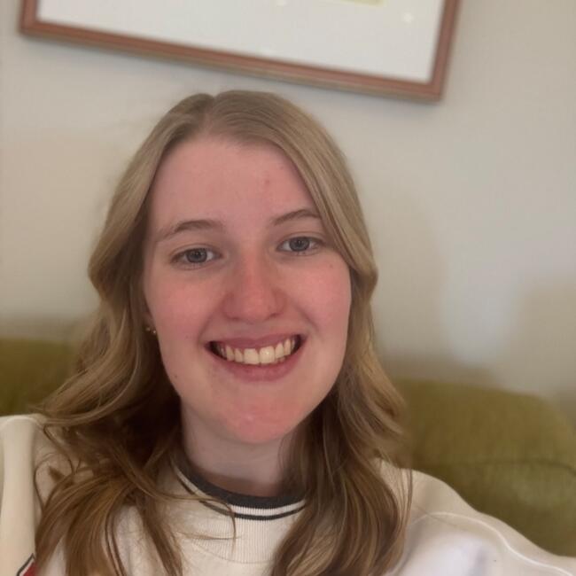 Babysitter in Orange: Holly