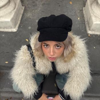 Babysitter in Paris: Emi