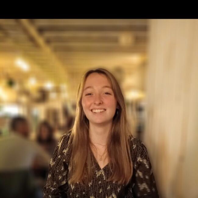 Babysitter in Jemeppe-sur-Sambre: Olivia