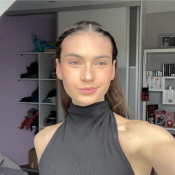 Babysitter in Saint-Romain-de-Colbosc: Elsa