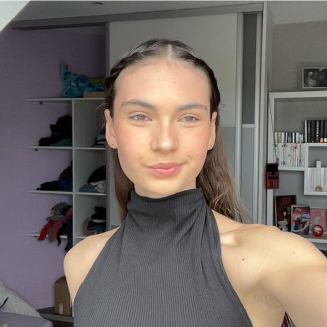 Babysitter in Saint-Romain-de-Colbosc: Elsa