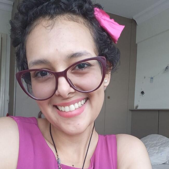 Babá em Guarapuava: Laura