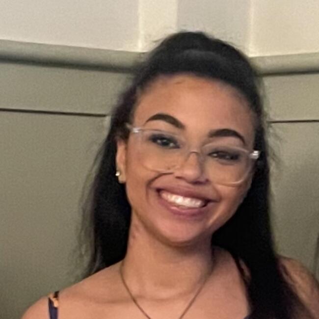 Babysitter in Gravesend: Alivia