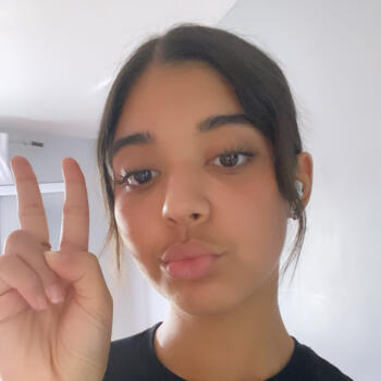 Babysitter in Saint-Maximin-la-Sainte-Baume: Neila